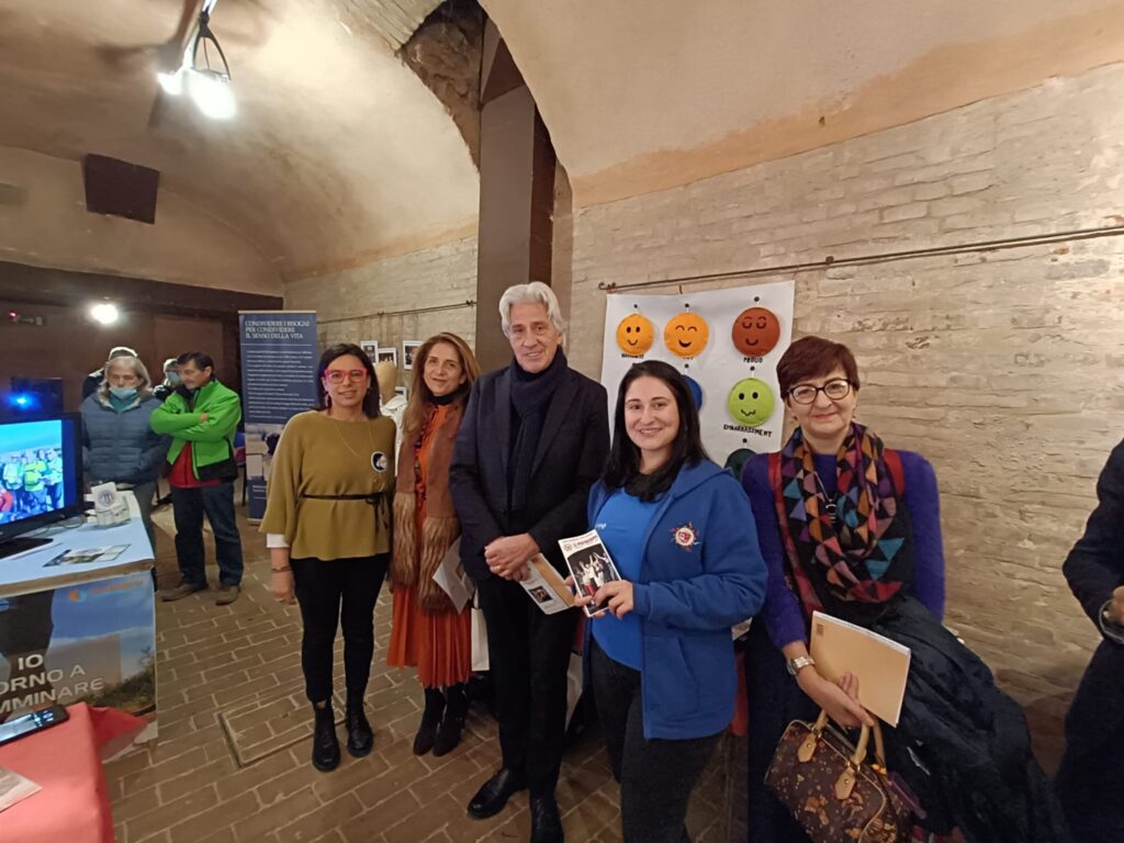 Foto di gruppo alla galleria Antichi Forni di Macerata - Li Pistacoppi